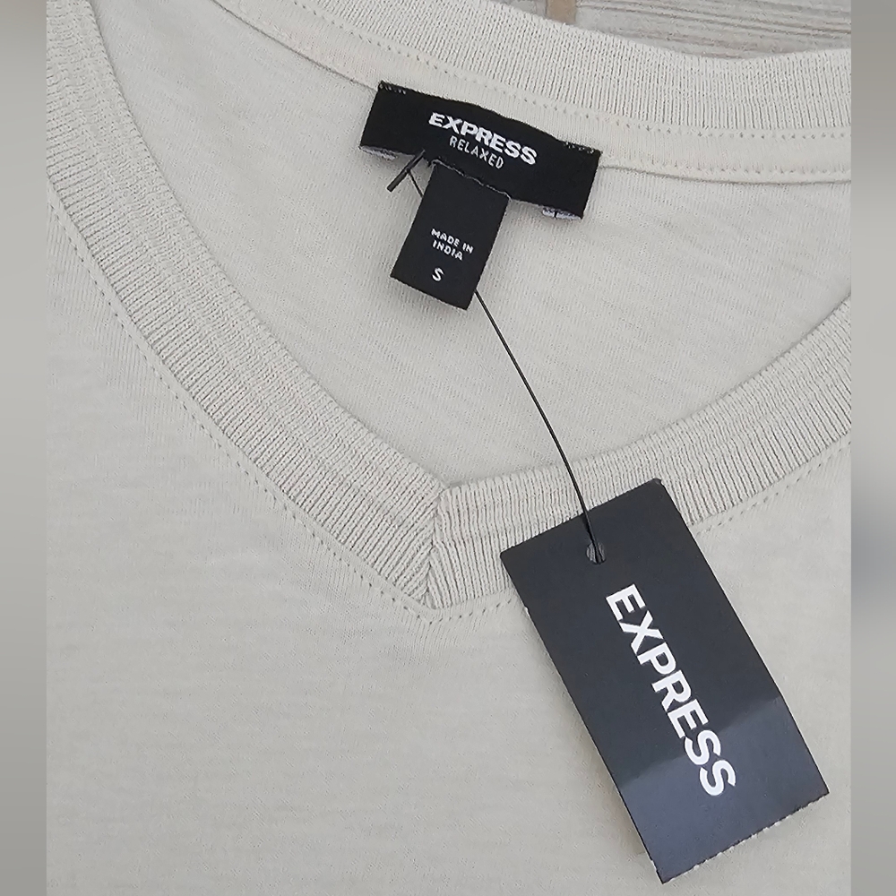 NEW Express Men's V-Neck Short Sleeve Tee - Off-White/Sand - Size Small